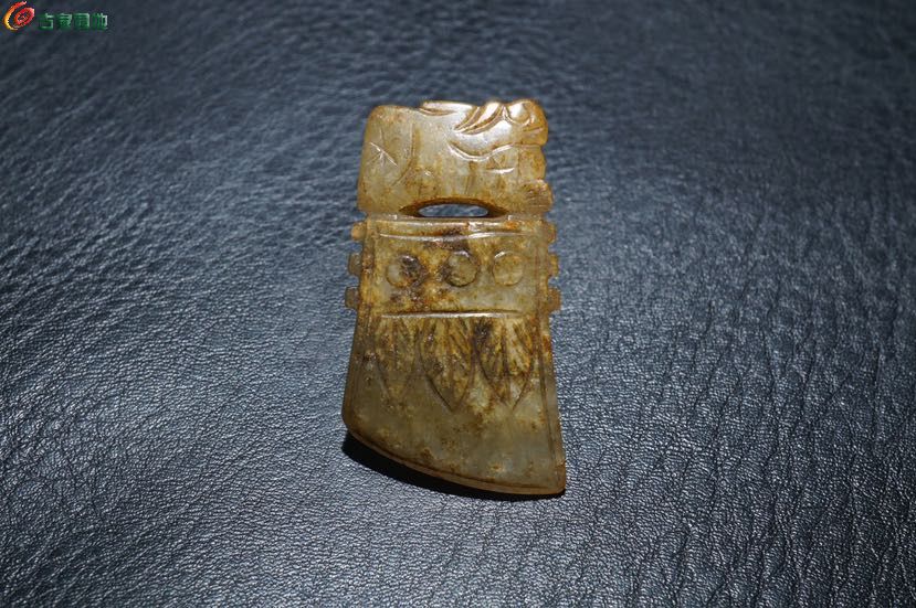 老和田玉府上有龙挂件1.jpg