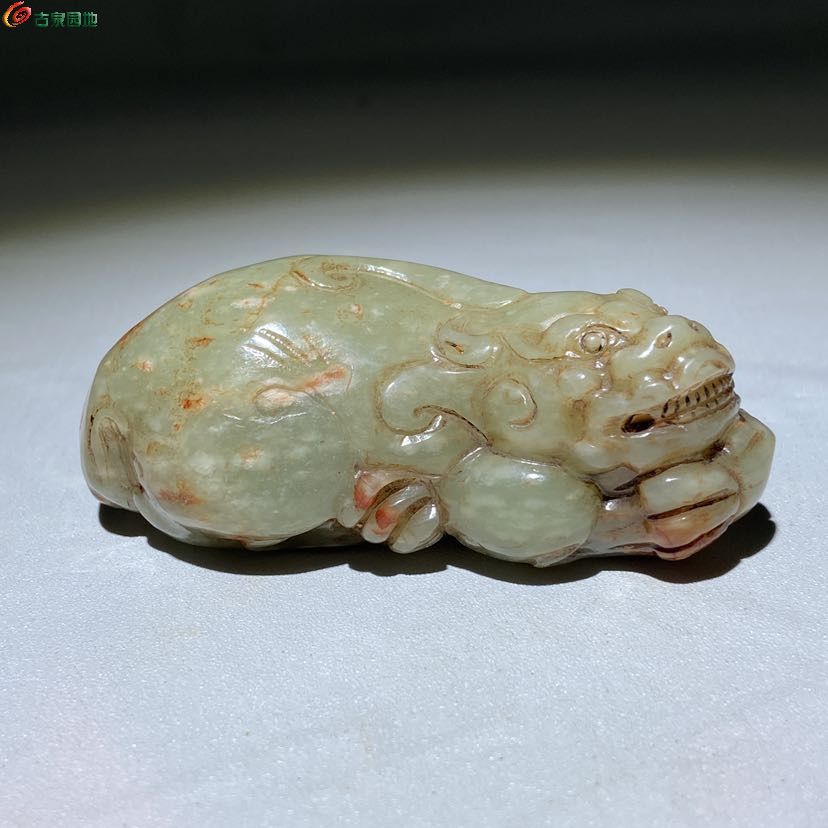 和田青白玉老玉兽貔恘大把玩件1.jpg