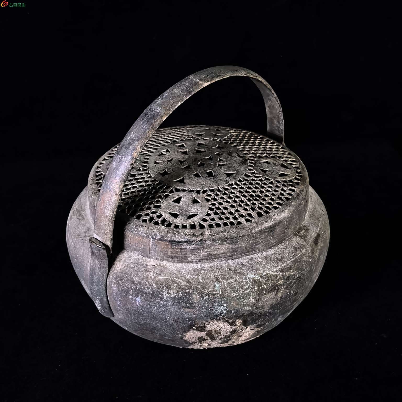 旧藏 五福捧寿镂空提梁铜手炉6.jpg
