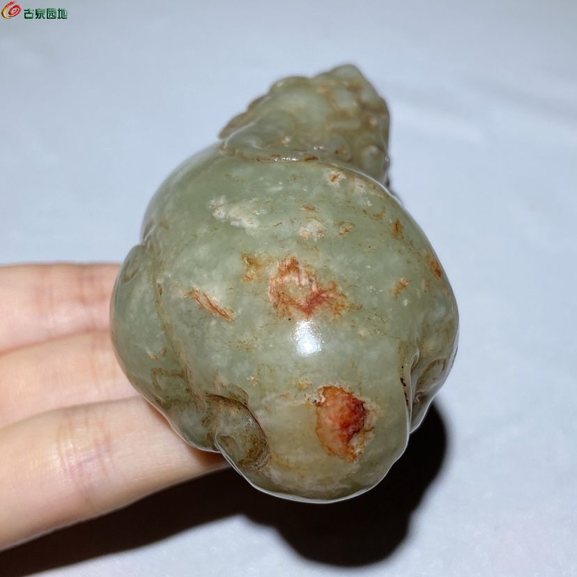 和田青白玉老玉兽貔恘大把玩件5.jpg