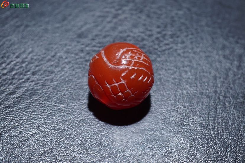 明清老玛瑙浅浮雕仙鹤朝珠2.jpg
