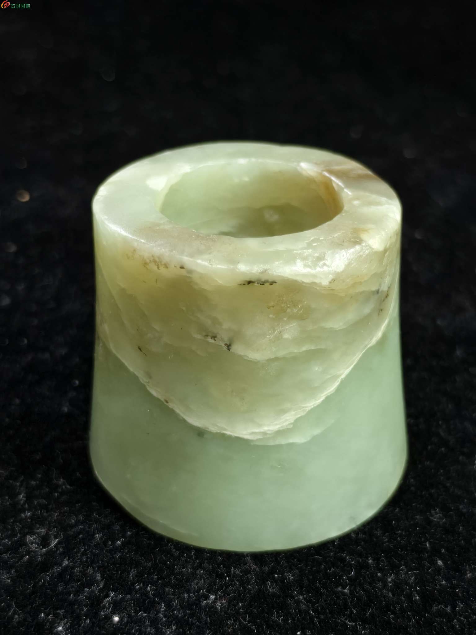 西北地区马衔山玉料箍形器1.jpg