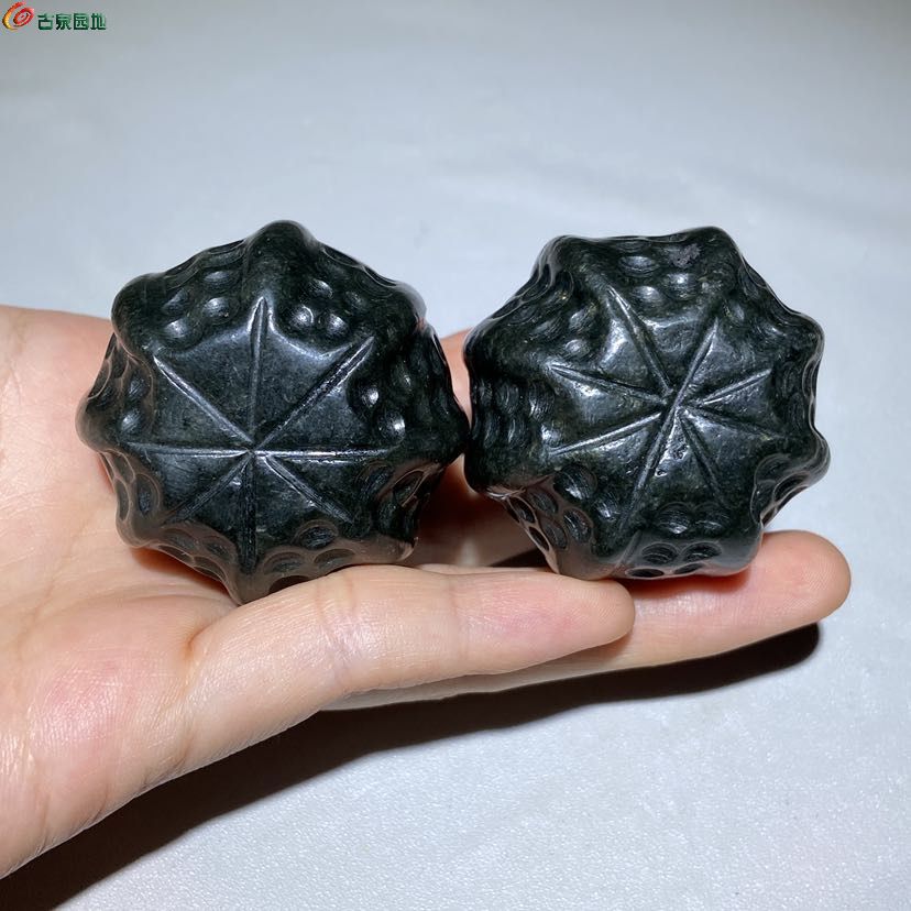 和田玉青玉文玩核桃把玩件4.jpg
