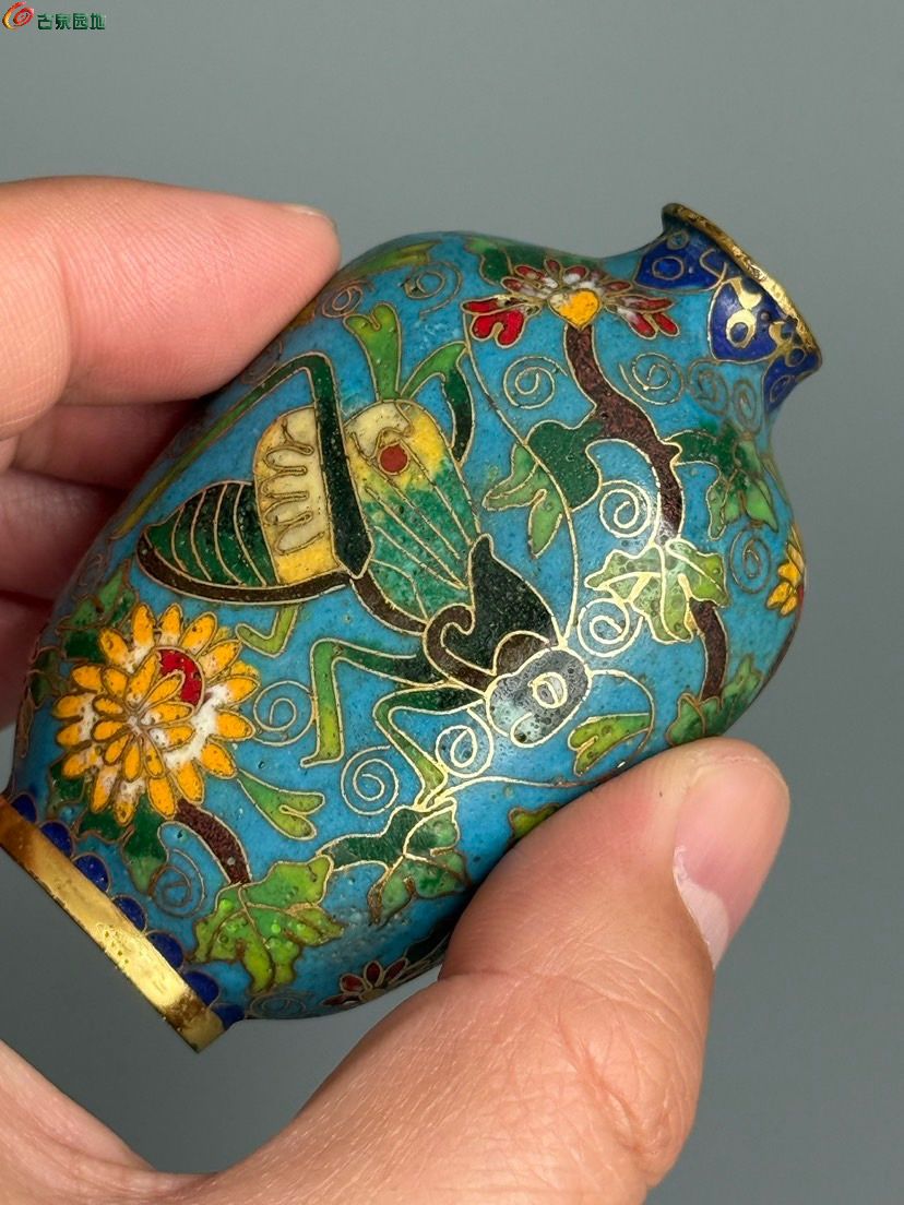 清代景泰蓝铜胎鎏金蝈蝈戏菊鼻烟壶- 文玩金银玉器信息区- 古泉社区