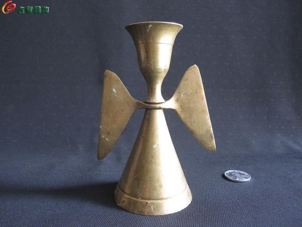 19Z22一个民国、解放初时期造型美观、特别的铜烛台【76元】（高约10.3厘米