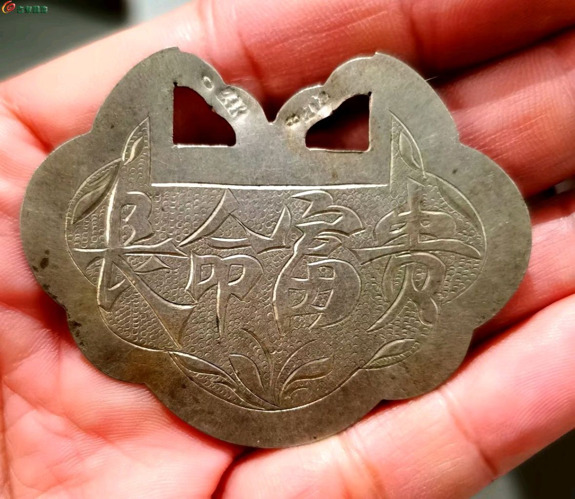 大注目】 約7.5cm 幅 約7cm 高さ 共箱 面中次」内銀地 金地「花兎蒔絵