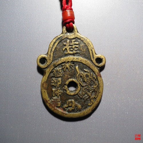 驱邪降福背五毒挂花